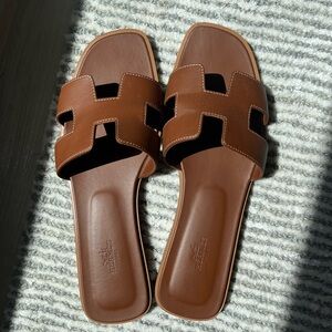 GREAT CONDITION! Hermes Oran Sandals *BOX AND DUST BAG ARE INCLUDED*